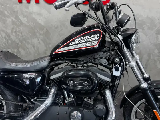 HARLEY-DAVIDSON SPORTSTER XL 883 R 