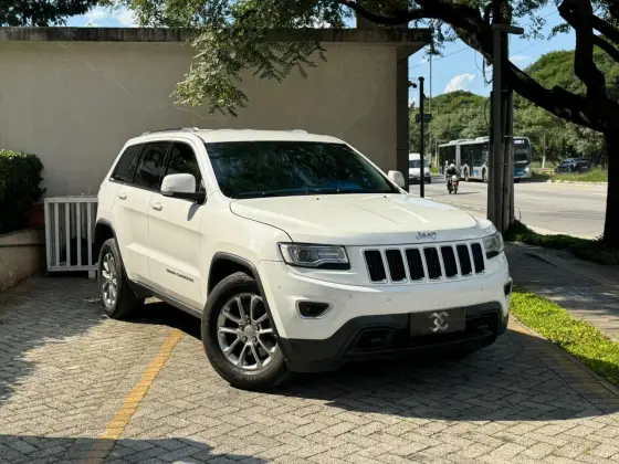 JEEP GRAND CHEROKEE 3.6 LAREDO 4X4 V6 24V GASOLINA 4P AUTOMÁTICO