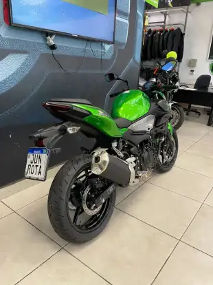 KAWASAKI-Z500-2026
