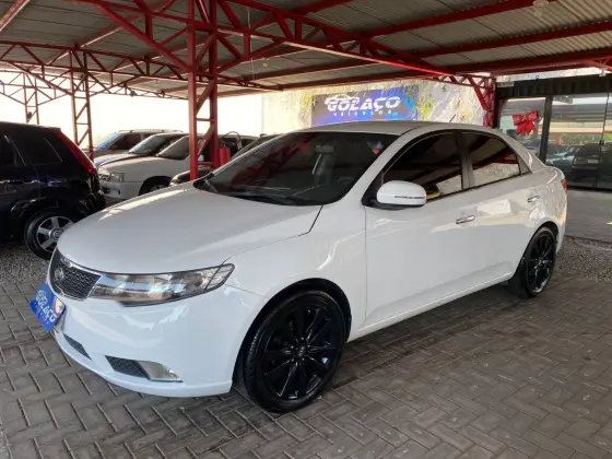 KIA CERATO 1.6 SX3 16V GASOLINA 4P AUTOMÁTICO KIA CERATO 1.6 SX3 16V GASOLINA 4P AUTOMÁTICO