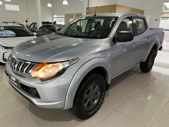 MITSUBISHI L200 TRITON 2.4 16V TURBO DIESEL SPORT GLS CD 4P 4X4 AUTOMÁTICO MITSUBISHI L200 TRITON 2.4 16V TURBO DIESEL SPORT GLS CD 4P 4X4 AUTOMÁTICO