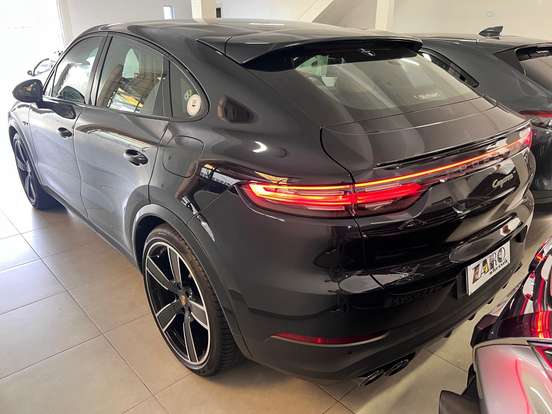 PORSCHE-CAYENNE-2022