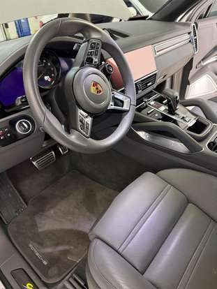 PORSCHE-CAYENNE-2022