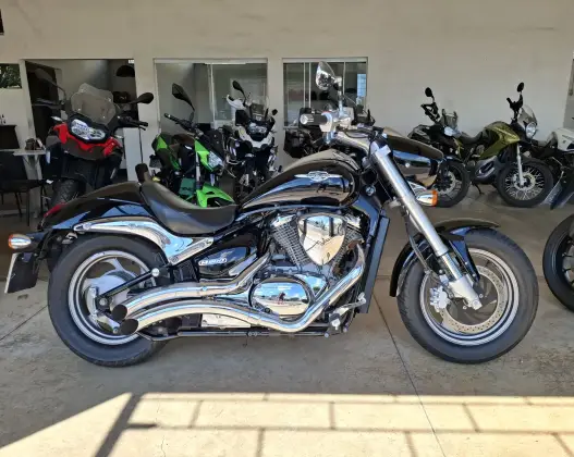 SUZUKI BOULEVARD M800 
