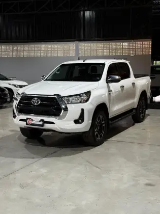 TOYOTA HILUX 2.7 VVT-i FLEX CD SRV 4X2 AUTOMÁTICO