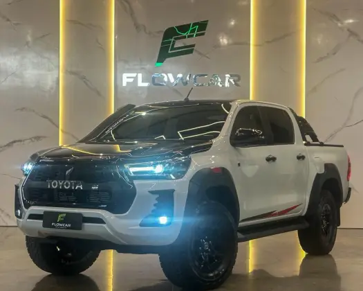 TOYOTA HILUX 2.8 D-4D TURBO DIESEL CD GR-S 4X4 AUTOMÁTICO