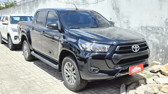 TOYOTA HILUX 2.8 D-4D TURBO DIESEL CD SR 4X4 AUTOMÁTICO TOYOTA HILUX 2.8 D-4D TURBO DIESEL CD SR 4X4 AUTOMÁTICO