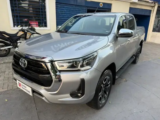 TOYOTA HILUX 2.8 D-4D TURBO DIESEL CD SRV 4X4 AUTOMÁTICO