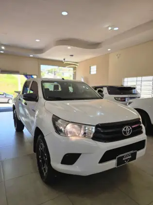 TOYOTA HILUX 2.8 STD 4X4 CD 16V DIESEL 4P MANUAL