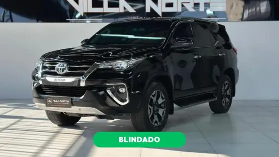 TOYOTA HILUX SW4 2.8 SRX DIAMOND 4X4 7 LUGARES 16V TURBO INTERCOOLER DIESEL 4P AUTOMÁTICO