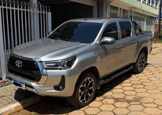 TOYOTA HILUX 2.8 D-4D TURBO DIESEL CD POWER PACK 4X4 MANUAL