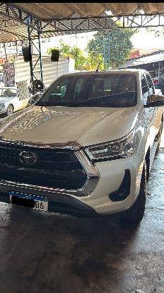 TOYOTA HILUX 2.8 D-4D TURBO DIESEL CD SRX 4X4 AUTOMÁTICO
