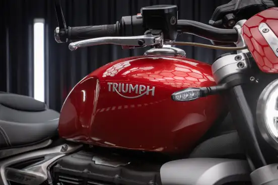 TRIUMPH-ROCKET III R-2021