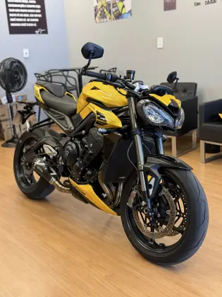 TRIUMPH STREET TRIPLE 765 RS TRIUMPH STREET TRIPLE 765 RS