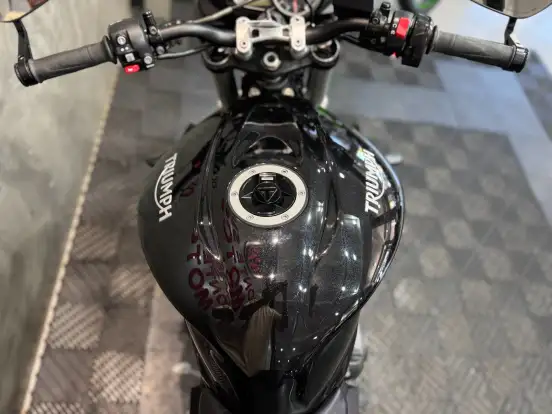 TRIUMPH-STREET TRIPLE 765 S-2018