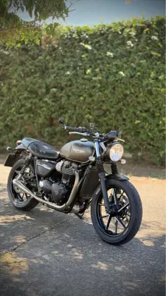 TRIUMPH STREET TWIN 