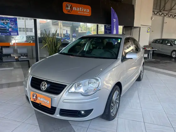 VOLKSWAGEN POLO SEDAN 1.6 8V GASOLINA 4P MANUAL