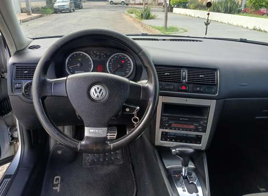 VOLKSWAGEN-GOLF-2008