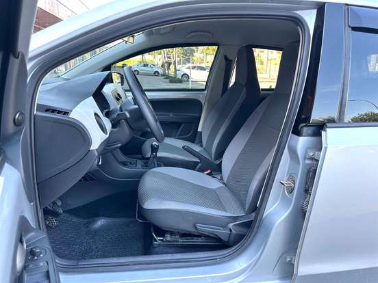 VOLKSWAGEN-UP-2014