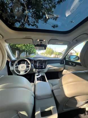 VOLVO-XC60-2.0 T5 GASOLINA MOMENTUM AWD GEARTRONIC VOLVO-XC60-2018