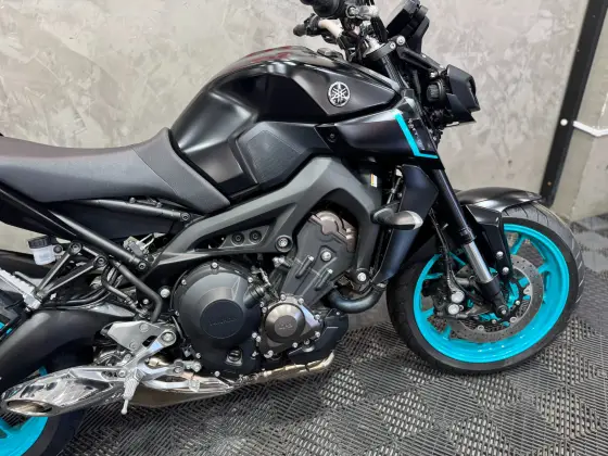 YAMAHA MT-09 
