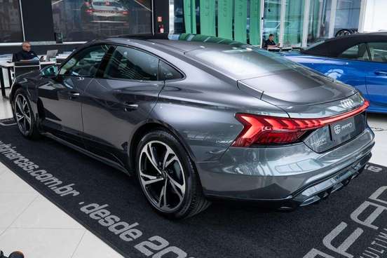 AUDI-E-TRON GT-2023