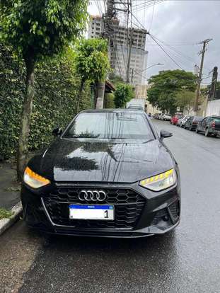 AUDI-A4-2022