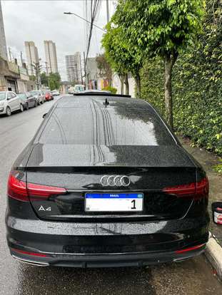 AUDI-A4-2022