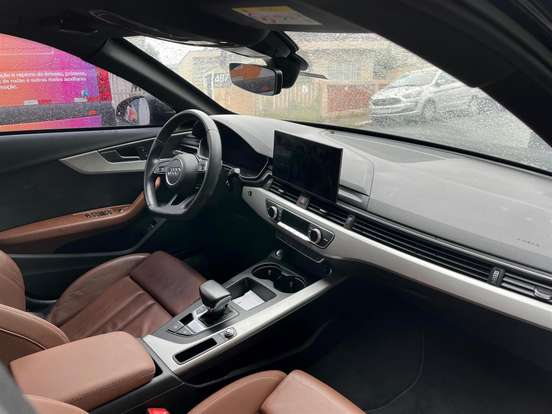 AUDI-A4-2022