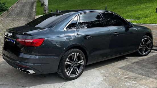 AUDI-A4-2022