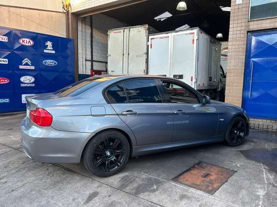 BMW-318i-2.0 SPORT 16V GASOLINA 4P AUTOMÁTICO BMW-318i-2011