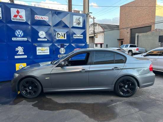 BMW-318i-2.0 SPORT 16V GASOLINA 4P AUTOMÁTICO BMW-318i-2011