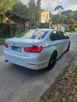BMW-320i-2013