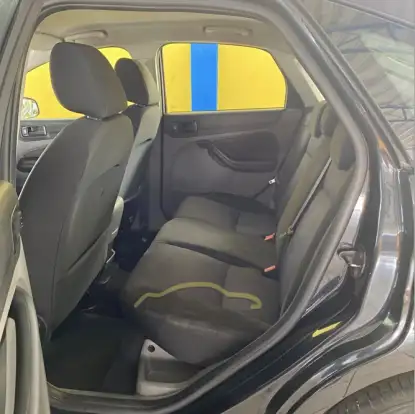 FORD-FOCUS-2010