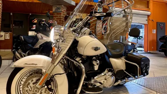 HARLEY-DAVIDSON ROAD KING CLASSIC 