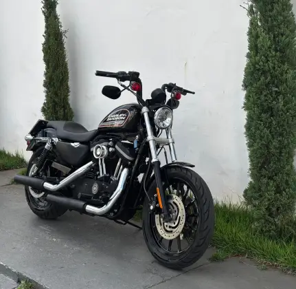 HARLEY-DAVIDSON SPORTSTER XL 883 