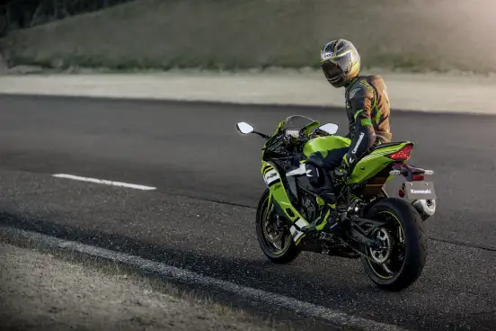 KAWASAKI-NINJA ZX-4RR-2025