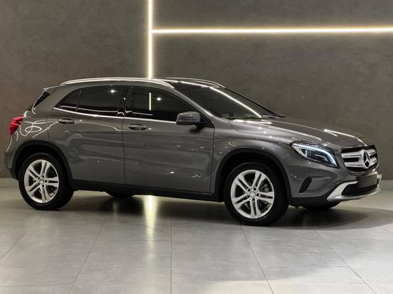 MERCEDES-BENZ GLA 200 1.6 CGI VISION 16V TURBO FLEX 4P AUTOMÁTICO