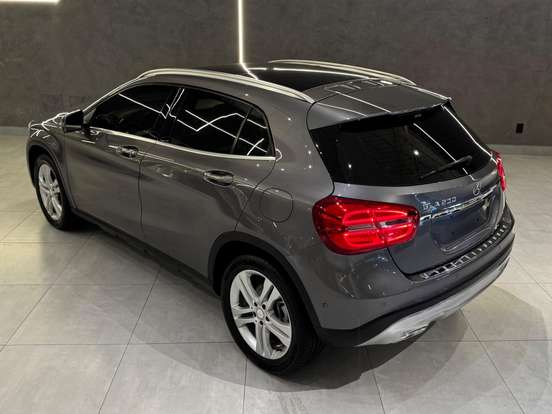 MERCEDES-BENZ-GLA 200-1.6 CGI VISION 16V TURBO FLEX 4P AUTOMÁTICO MERCEDES-BENZ-GLA 200-2015