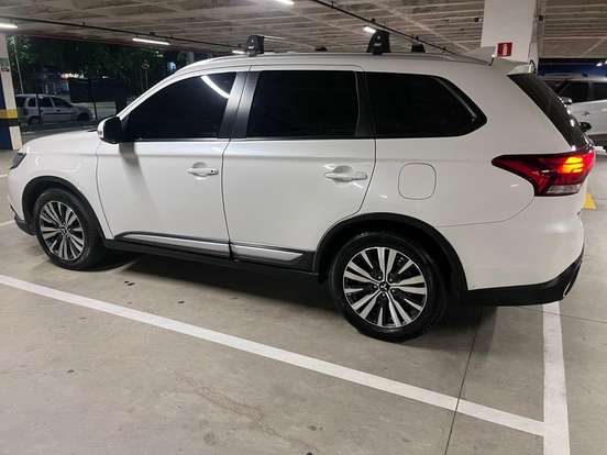 MITSUBISHI-OUTLANDER-2.0 MIVEC GASOLINA HPE AUTOMÁTICO MITSUBISHI-OUTLANDER-2020