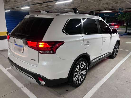 MITSUBISHI-OUTLANDER-2020