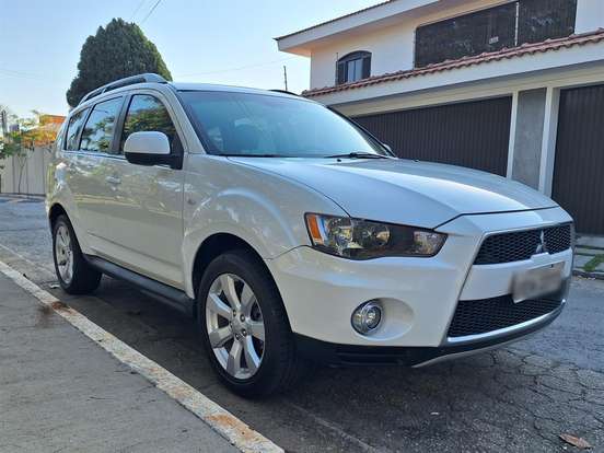 MITSUBISHI-OUTLANDER-3.0 GT 4X4 V6 24V GASOLINA 4P AUTOMÁTICO MITSUBISHI-OUTLANDER-2011