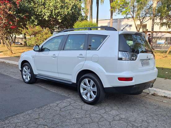 MITSUBISHI-OUTLANDER-3.0 GT 4X4 V6 24V GASOLINA 4P AUTOMÁTICO MITSUBISHI-OUTLANDER-2011