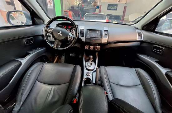 MITSUBISHI-OUTLANDER-2011