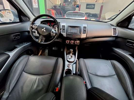 MITSUBISHI-OUTLANDER-3.0 GT 4X4 V6 24V GASOLINA 4P AUTOMÁTICO MITSUBISHI-OUTLANDER-2011