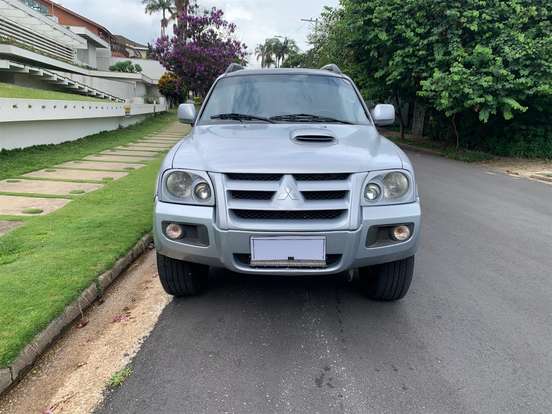MITSUBISHI-PAJERO-2010