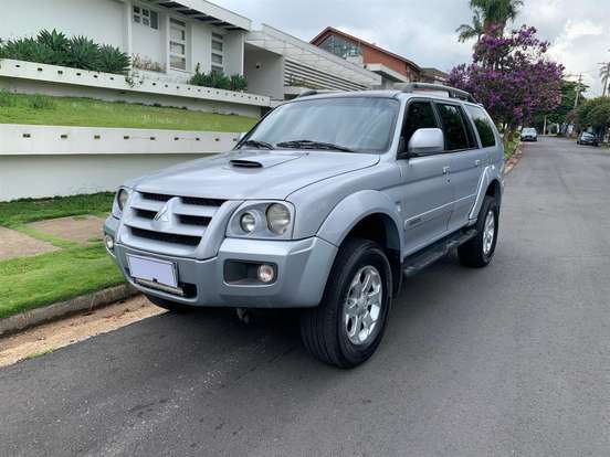 MITSUBISHI-PAJERO-2010