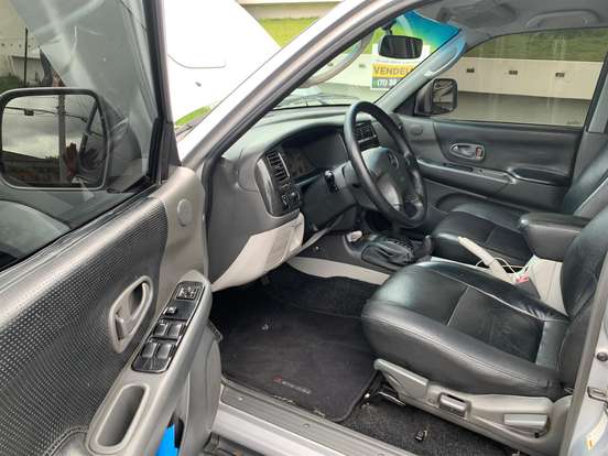 MITSUBISHI-PAJERO-2010