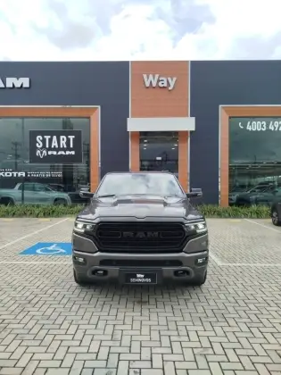 RAM 1500 5.7 V8 GASOLINA LIMITED NIGHT EDITION CD 4X4 AUTOMÁTICO