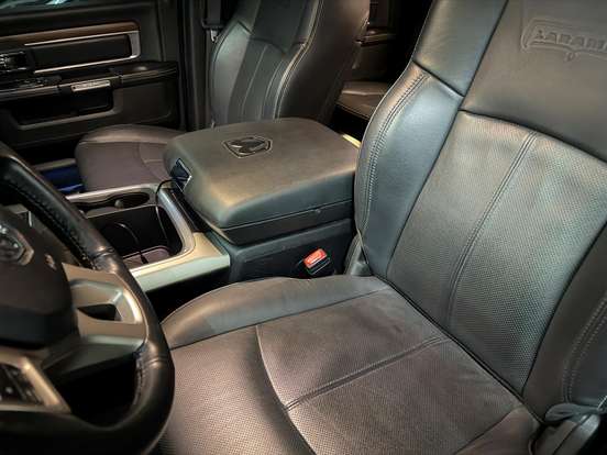 RAM-CLASSIC-5.7 V8 GASOLINA LARAMIE CD 4X4 AUTOMÁTICO RAM-CLASSIC-2022
